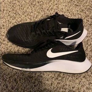Men’s Nike tennis shoes
